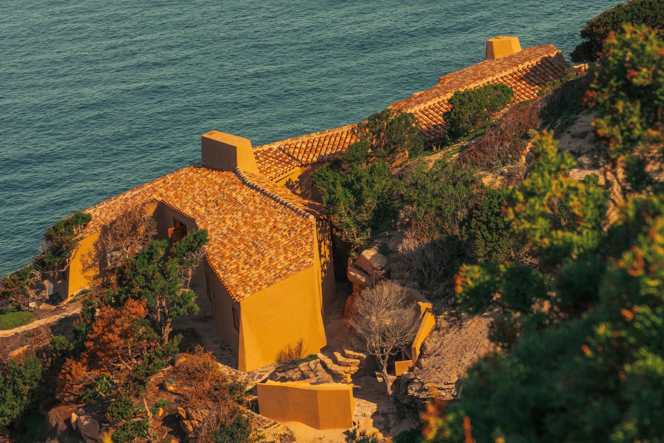 Aerial view of Casa Scalesciani integrated into the granite coastline of Costa Paradiso.